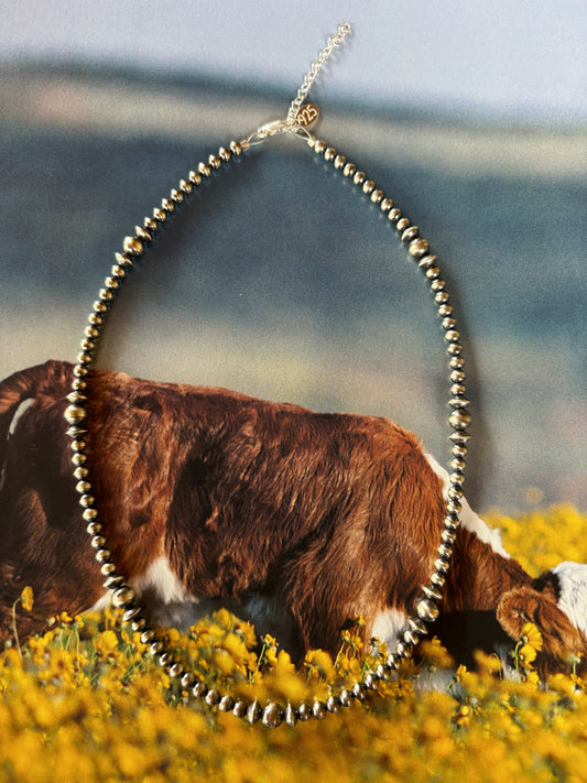Graduated pearl necklace